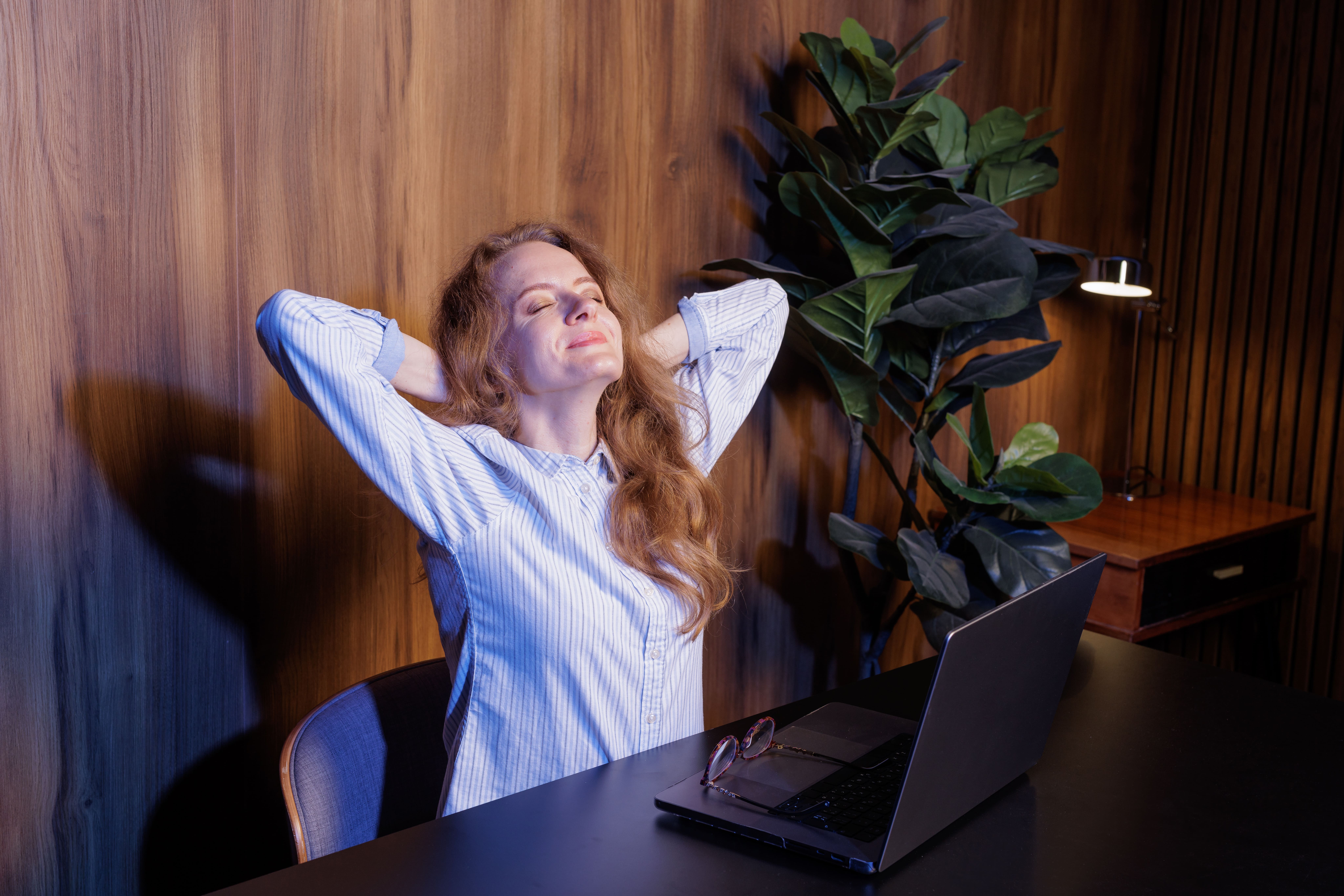 Ergonomía en el trabajo: estrategias para prevenir lesiones y mejorar el bienestar físico